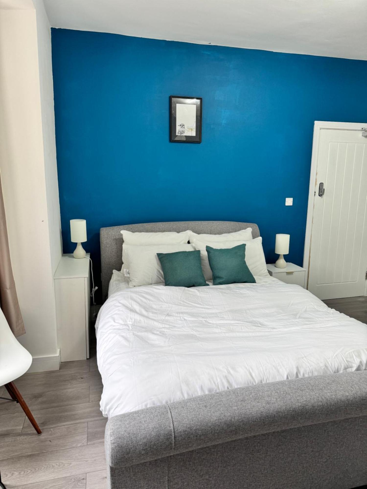 Stay In Ashford, Heathrow Stanwell Bagian luar foto